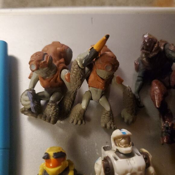 Halo - Picture 3 of 5